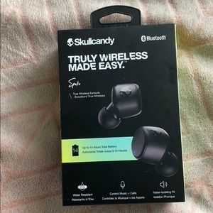 skull candy wireless earbuds!!rechargeable case!!